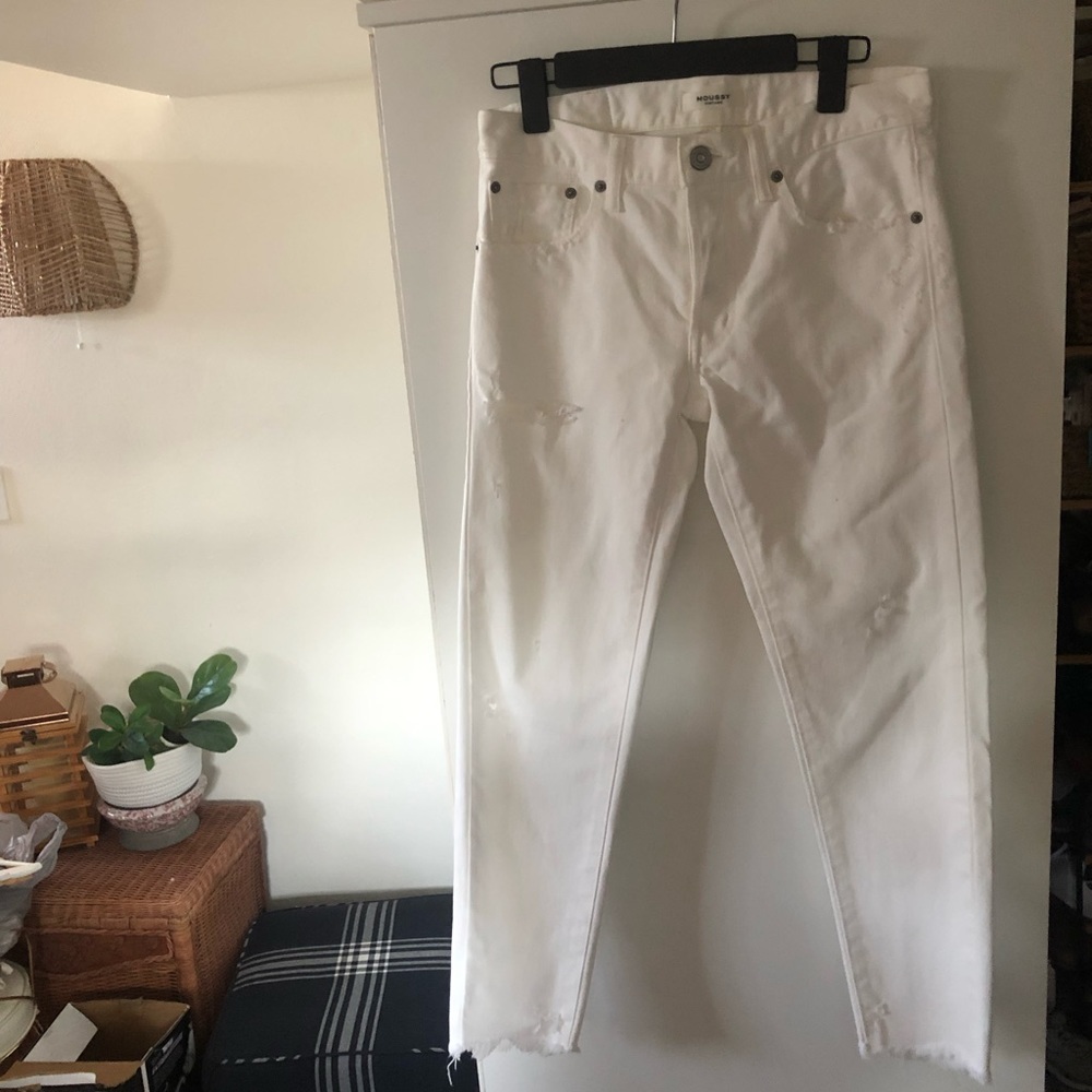 Moussy vintage white skinny jean.  Size 26.  Inseam 27”.  8 1/2”rise